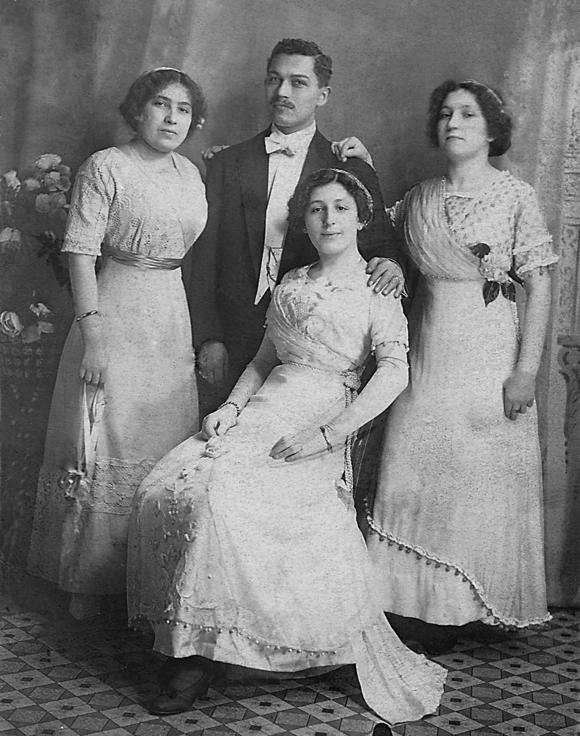Pauline-Max-Gussie-Clara Left to right standing, Pauline Morrison, Max Morrison, Gussie Morrison abt1912 Pauline-Max-Gussie-Clara Left to right standing, Pauline Morrison, Max Morrison, Gussie Morrison abt1912